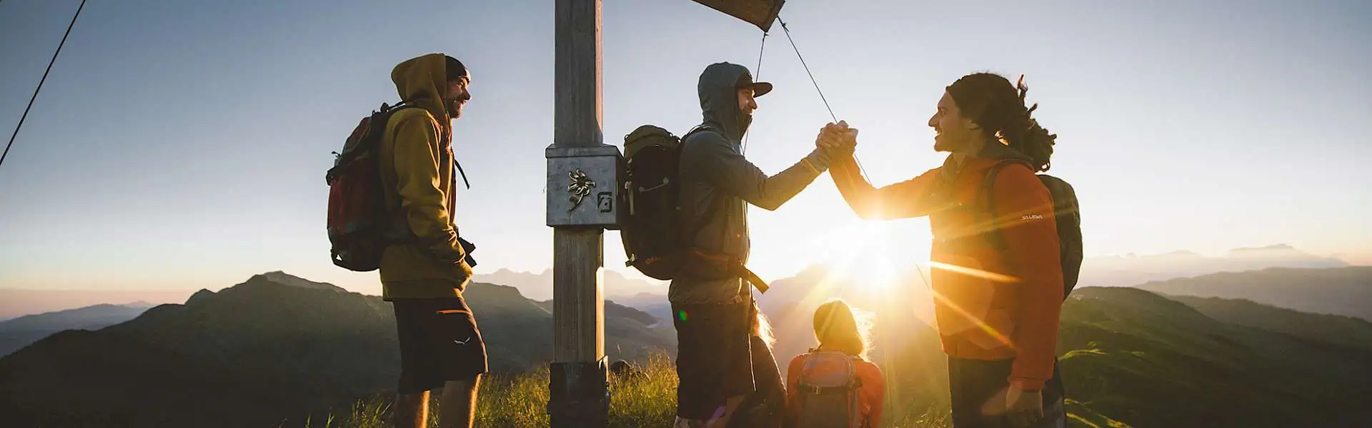 wandern-_-hiking-in-saalbach-hinterglemm.1920x600.jpg